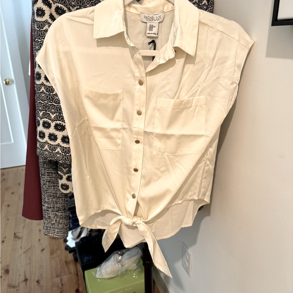 Silk sleeveless tie up blouse. - Picture 1 of 1